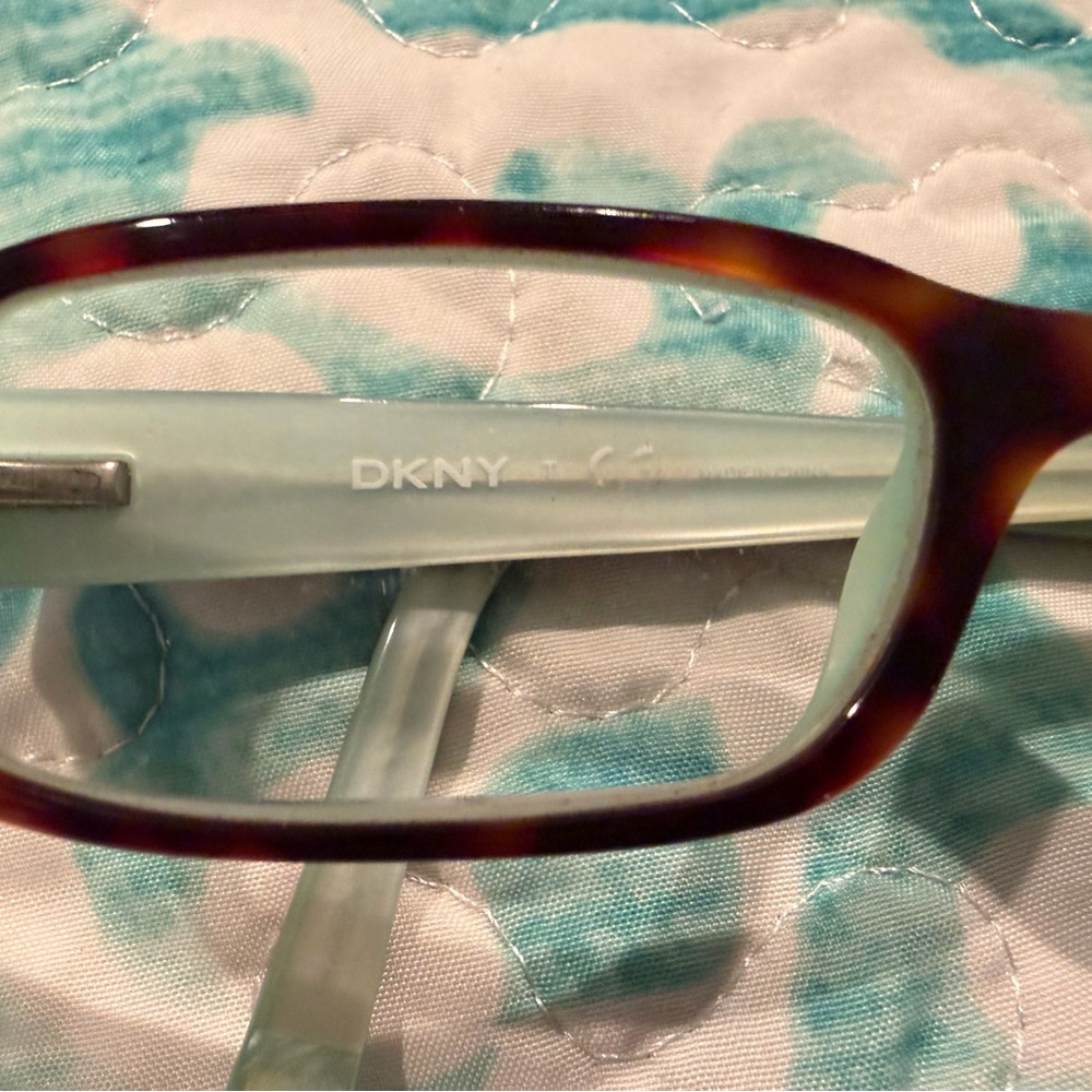 Dkny Classic Tortoise Shell Frames - image 2